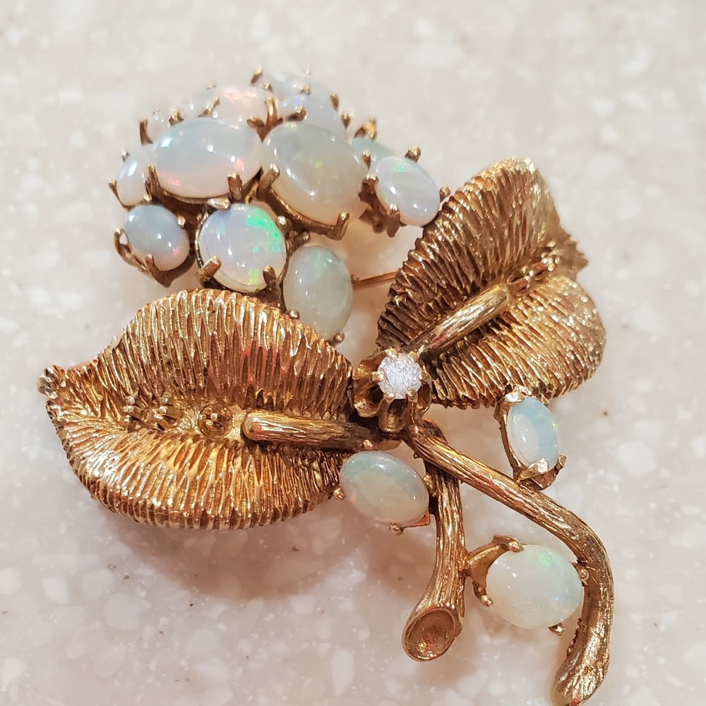 Vintage 14k opal brooch